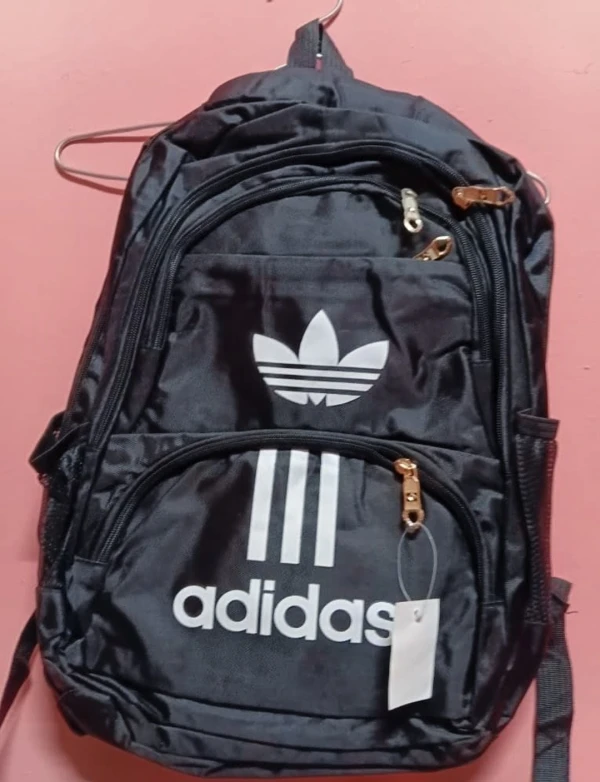 Mochila Adidas's foto | LA ESQUINITA |  BizneCubano