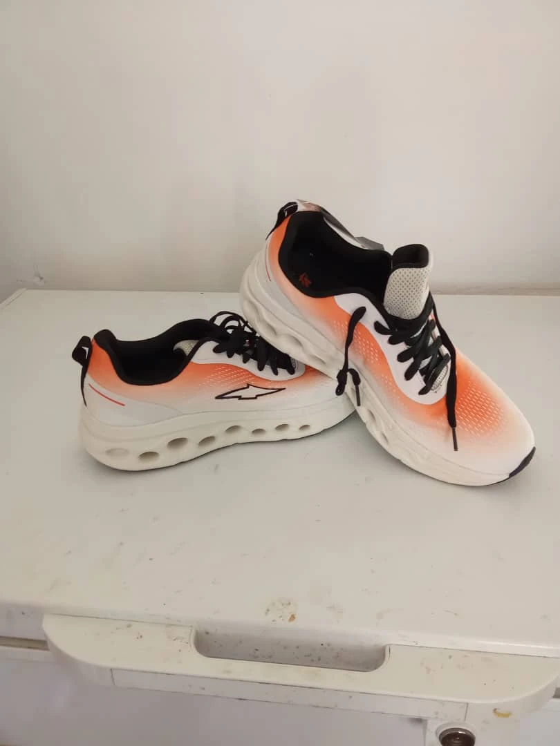 Zapatos Naranja y blanco's foto | LA ESQUINITA |  BizneCubano